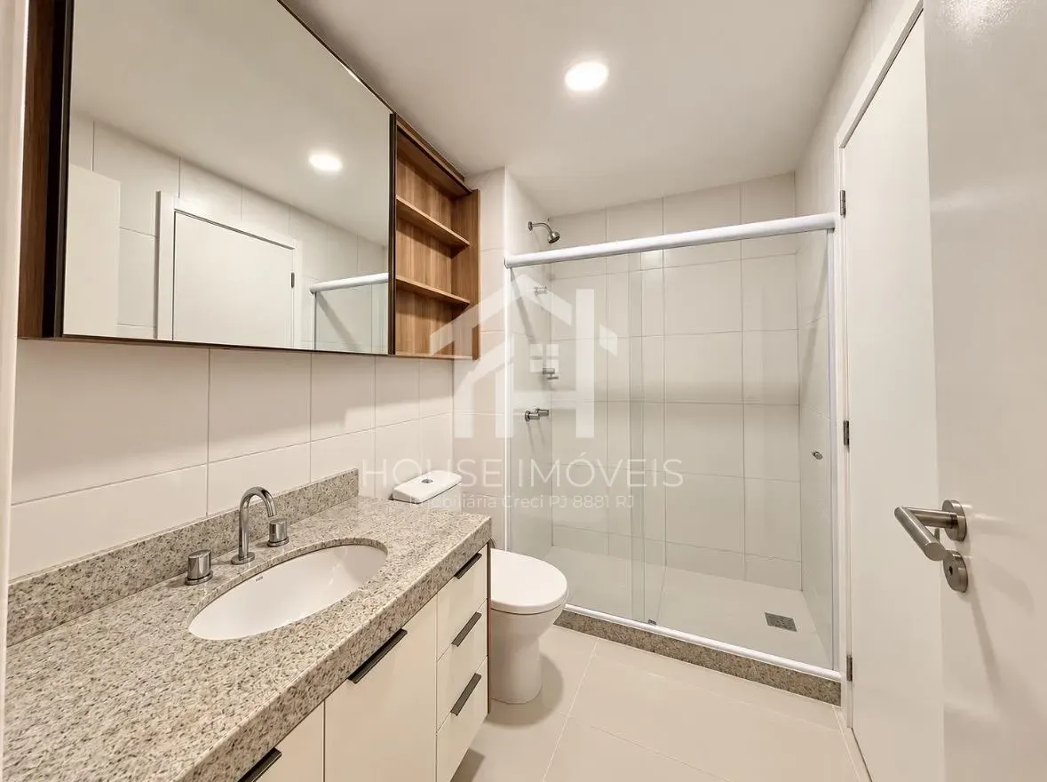 Walk-in closet in a 2-bedroom apartment, 87 m² — photo 8