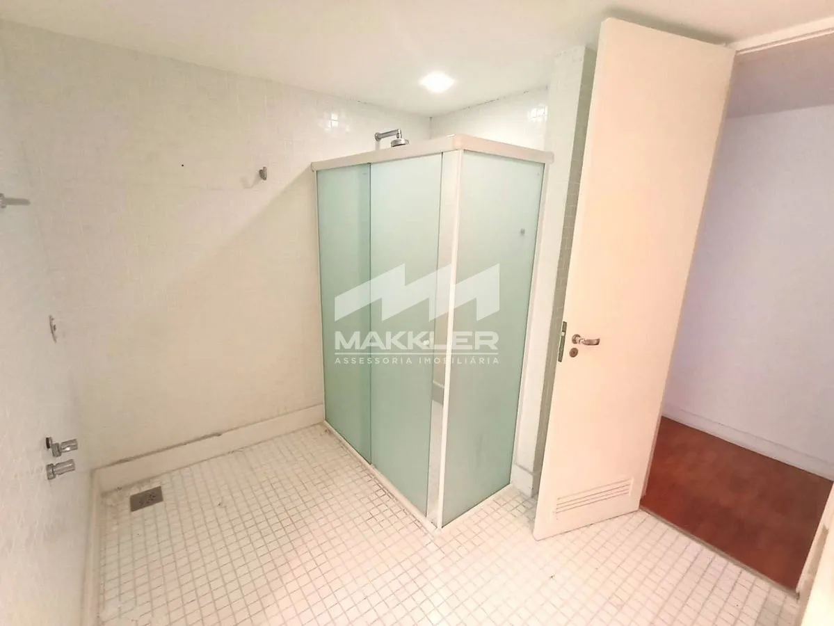 Apartment with 4 bedrooms and 4 bathrooms — photo 32