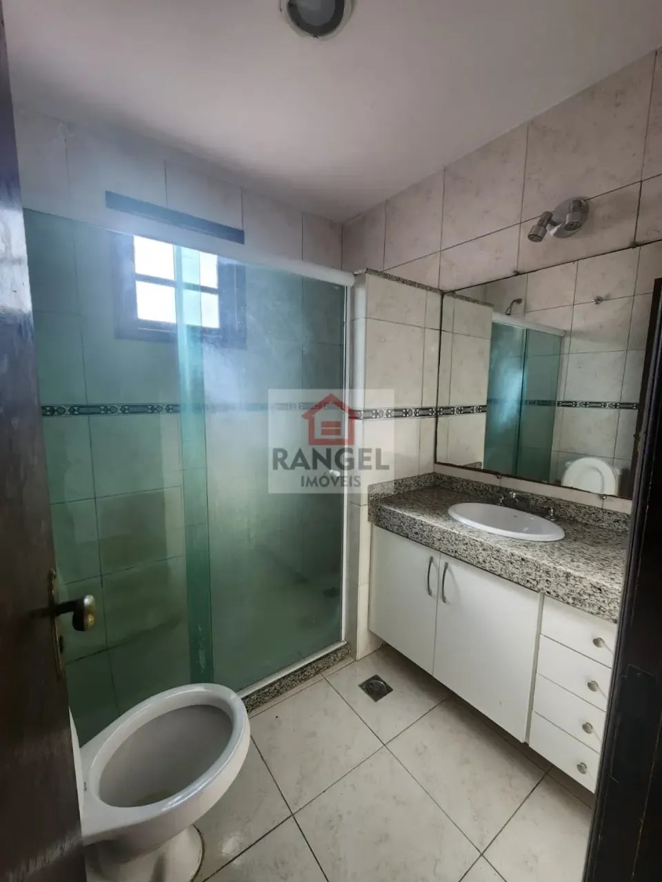 Condominium house with 5 bedrooms and 4 bathrooms — photo 16