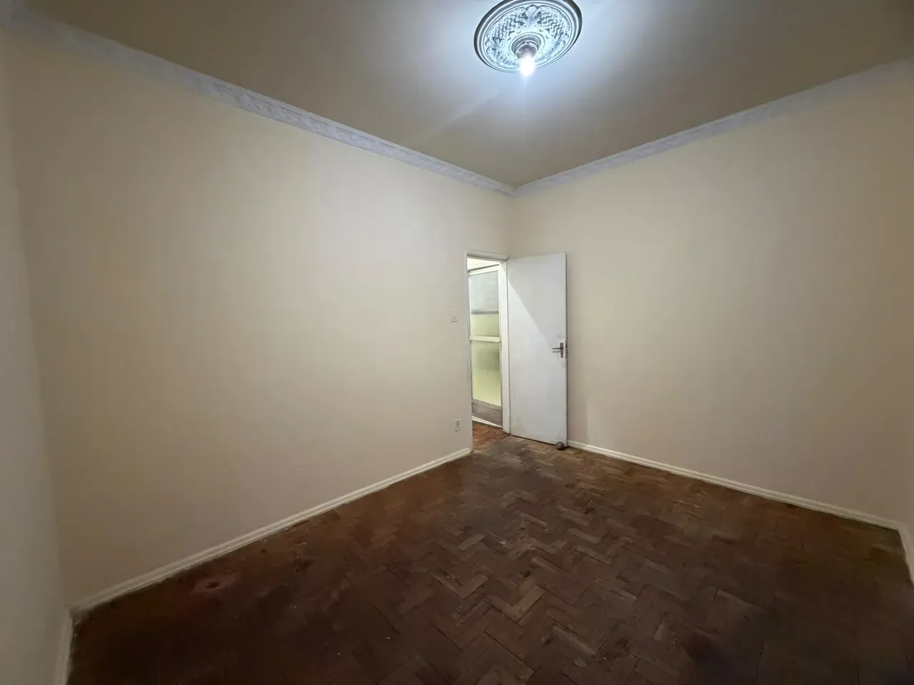 Wood or laminate floors in a 3-bedroom house, 83 m² — photo 16
