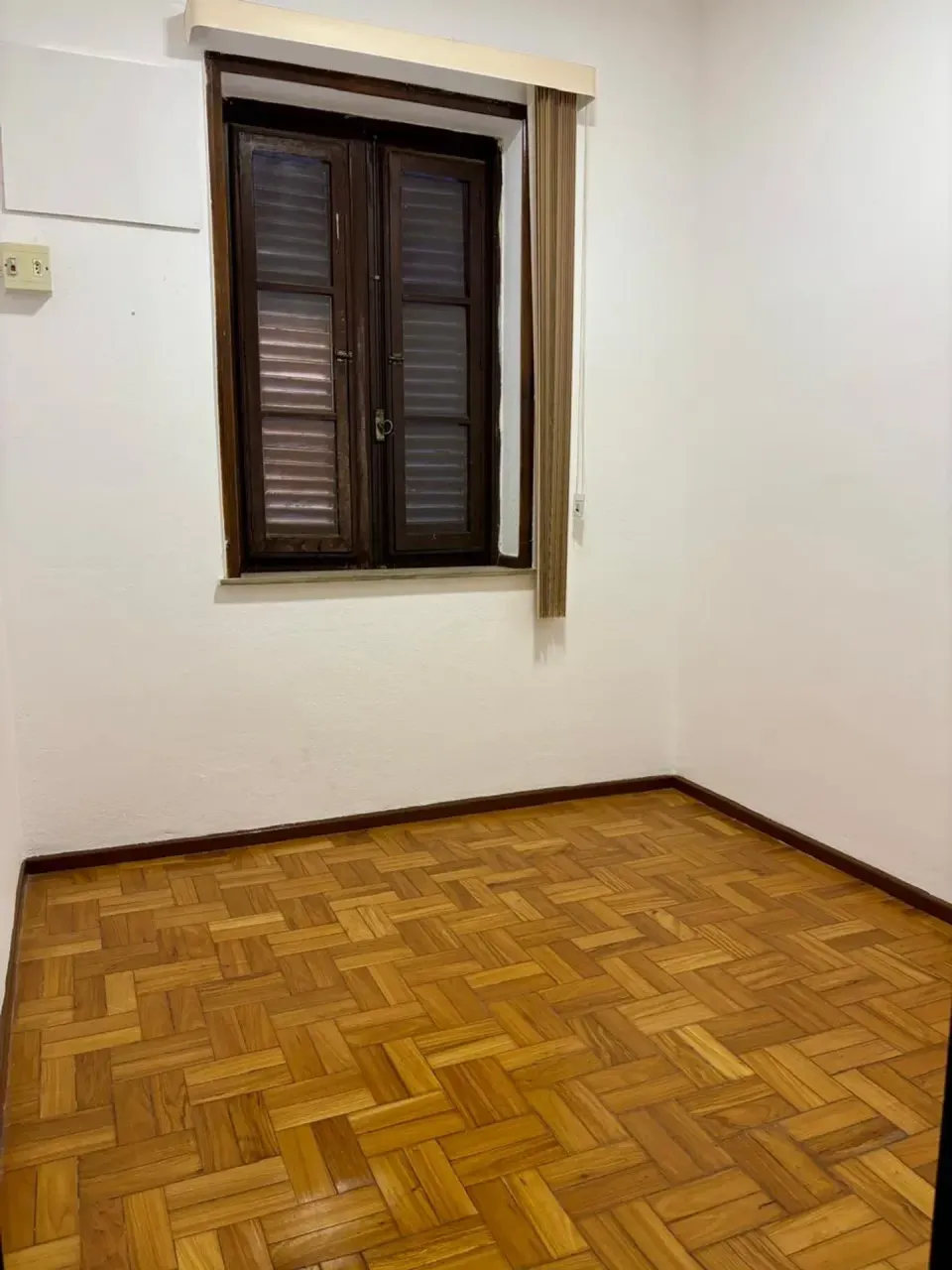 Unfurnished apartment with 3 bedrooms and closed kitchen — photo 19