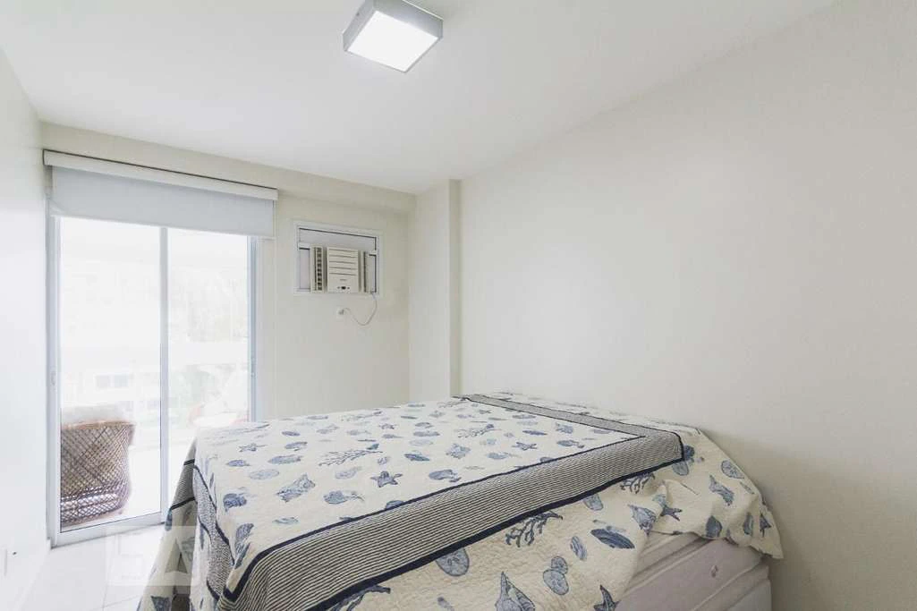 Rental apartment with 2 bedrooms and a glass balcony — photo 9