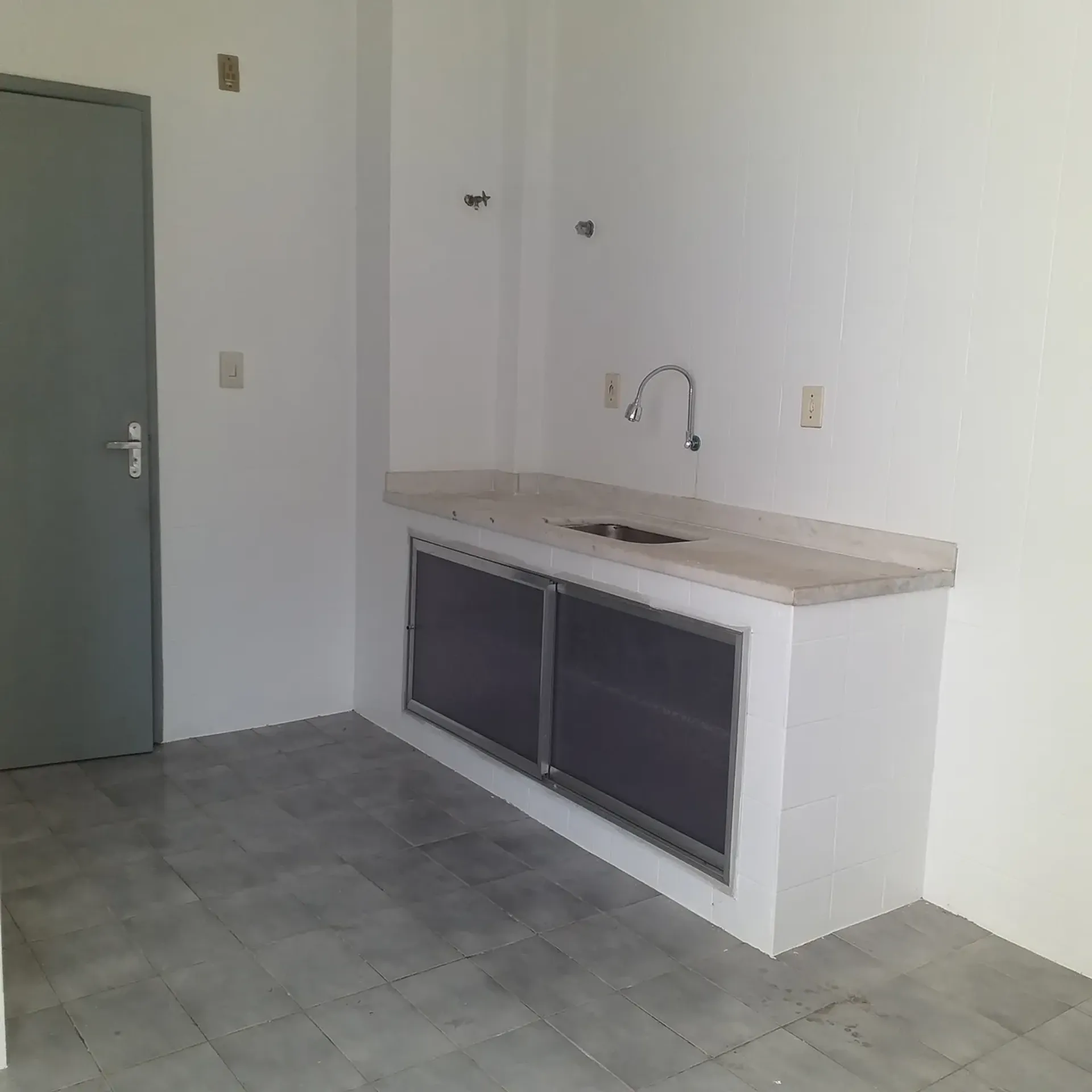60 m² apartment with 2 bedrooms and a glass shower — photo 26