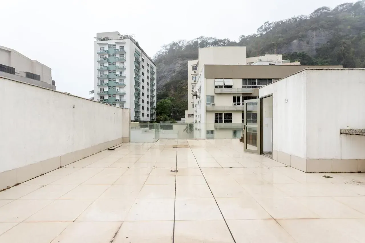 Duplex penthouse with 230 m², 3 bedrooms, 2 bathrooms — photo 32