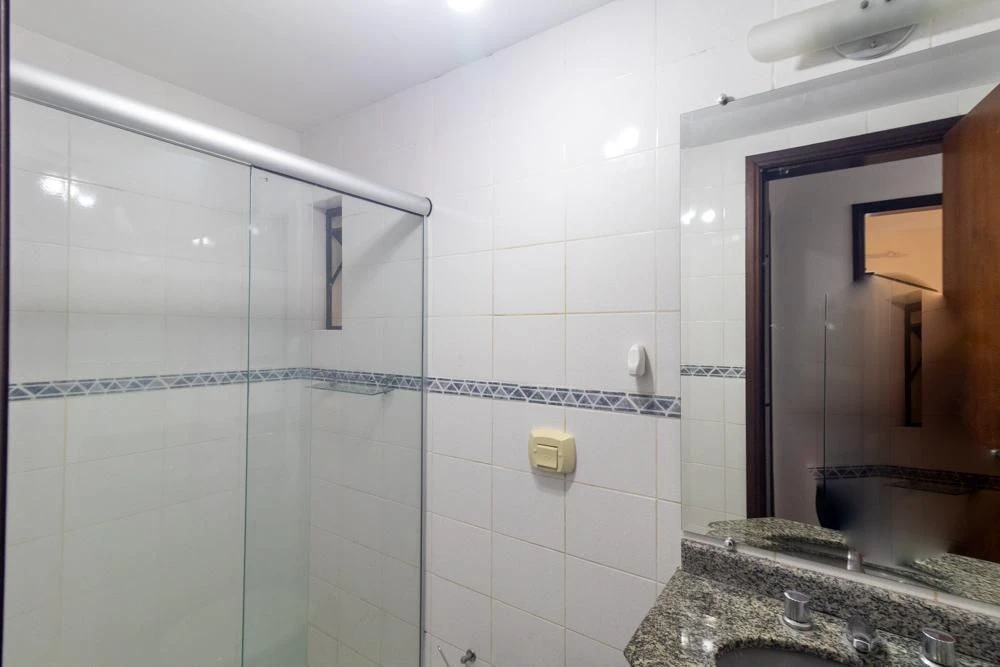 2-bedroom apartment in a building with a gym — photo 34