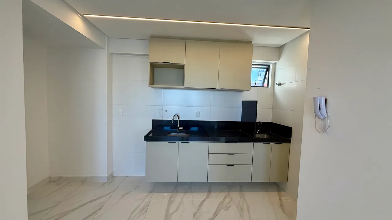 Modern 2-bedroom apartment with open-plan kitchen — photo 2