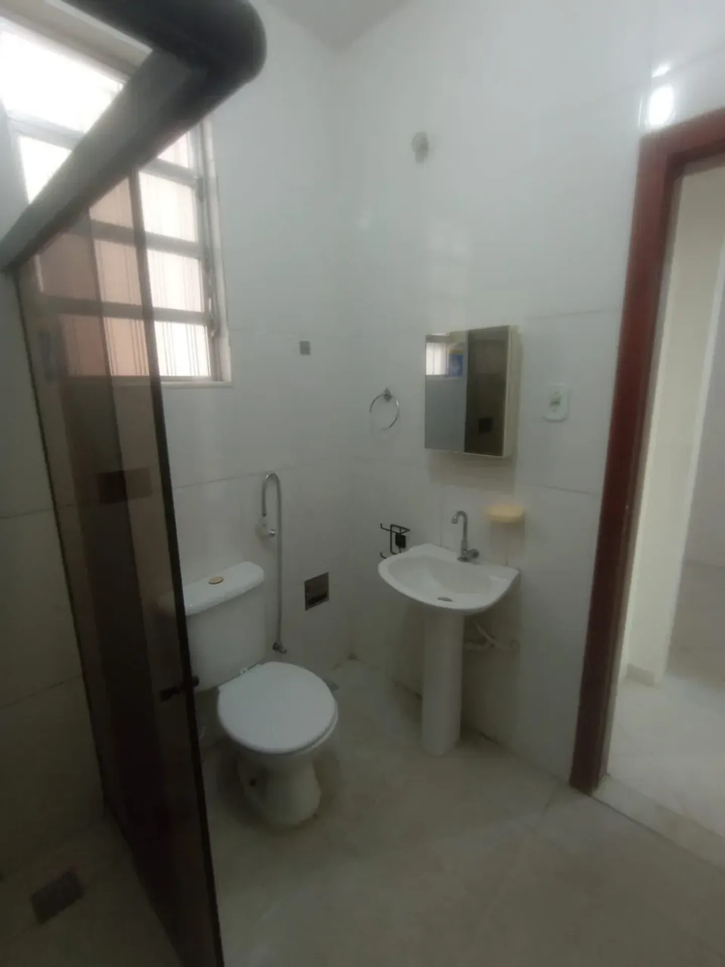 Casa de vila com 2 quartos e banheiro com box de vidro — photo 36