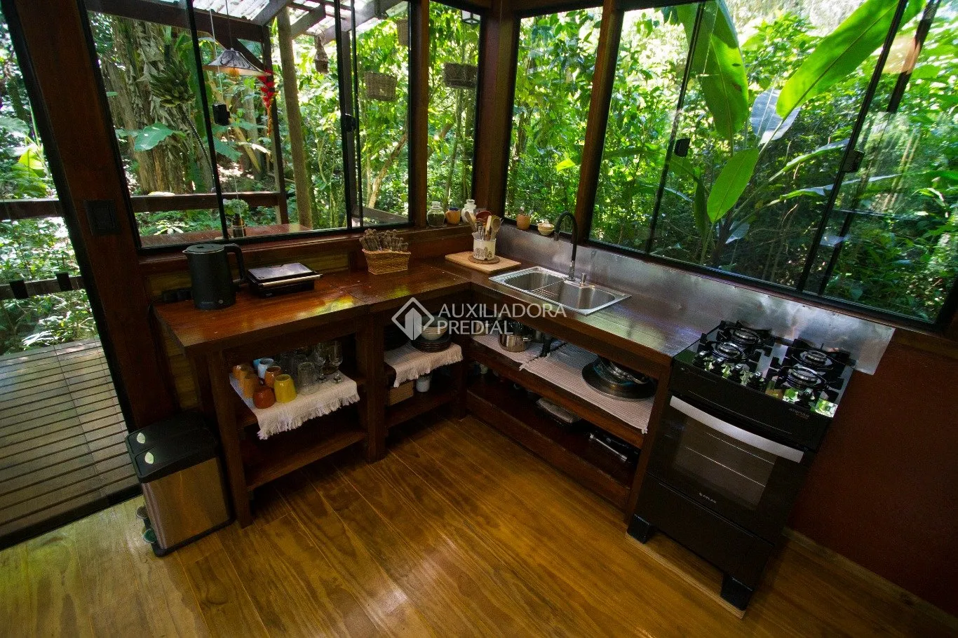 Furnished house with a balcony, 6 bedrooms and 3 baths — photo 2