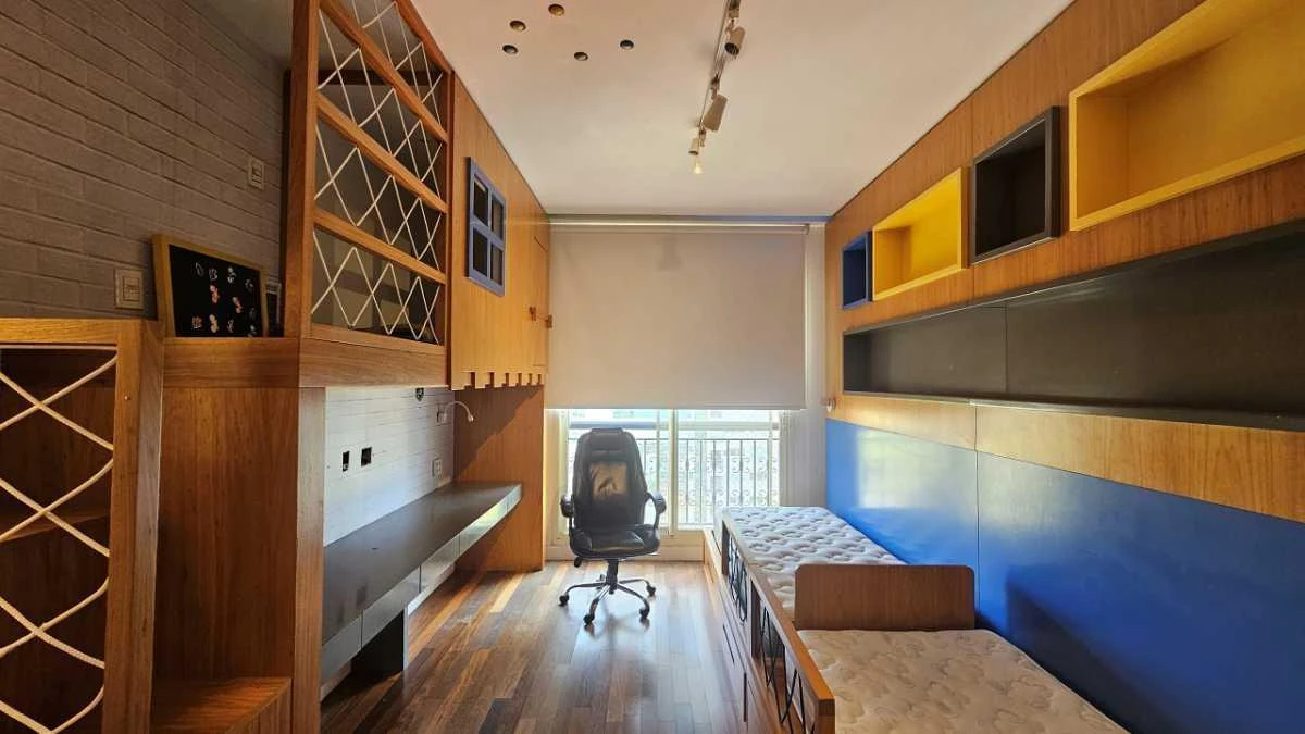 299 m² apartment with 4 en-suite bedrooms and laundry washer — photo 3