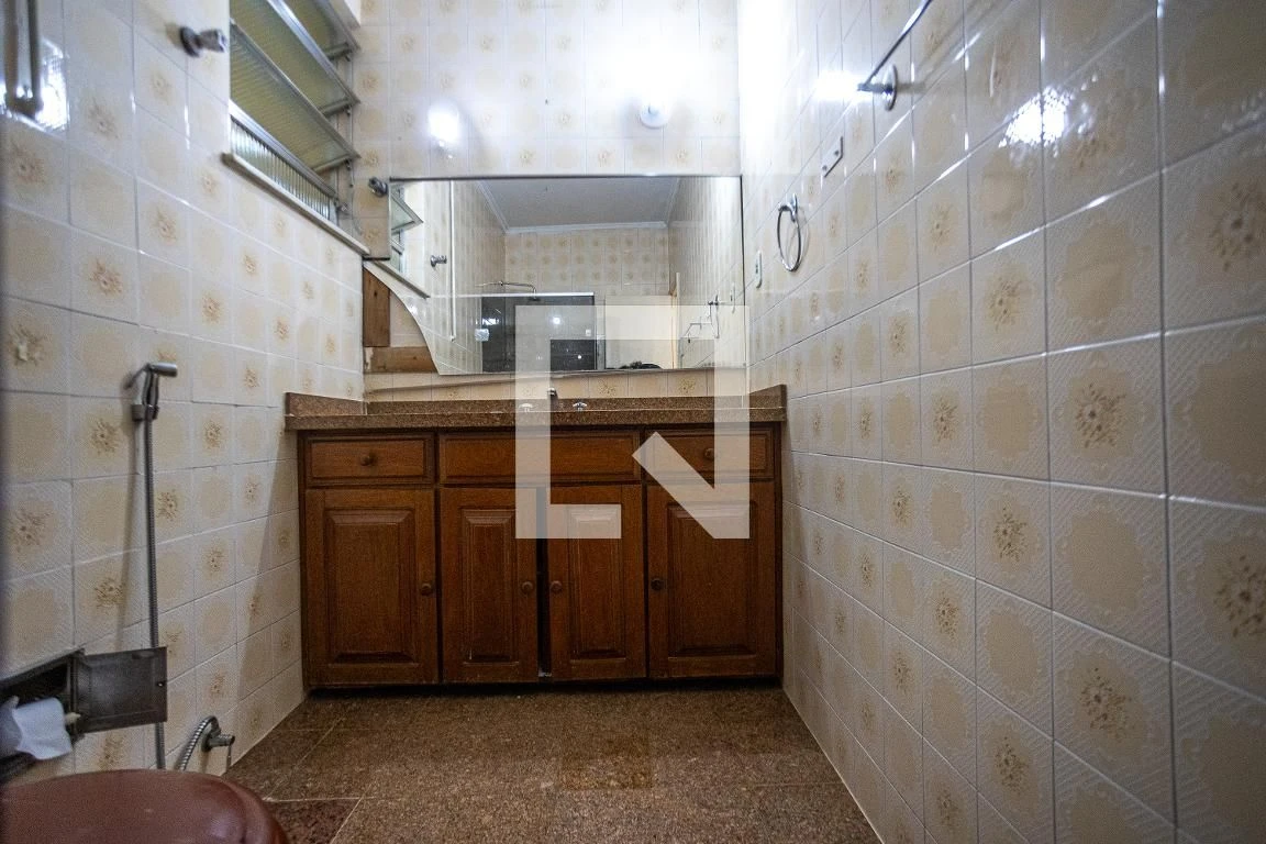 Wood or laminate floors in a 3-bedroom apartment, 85 m² — photo 25