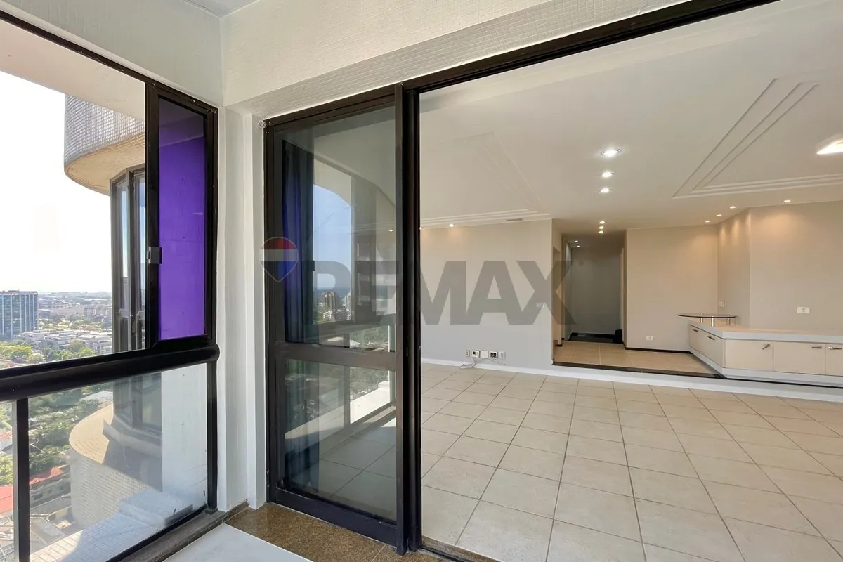 Duplex penthouse with 3 en-suite bedrooms and 200 m² — photo 35