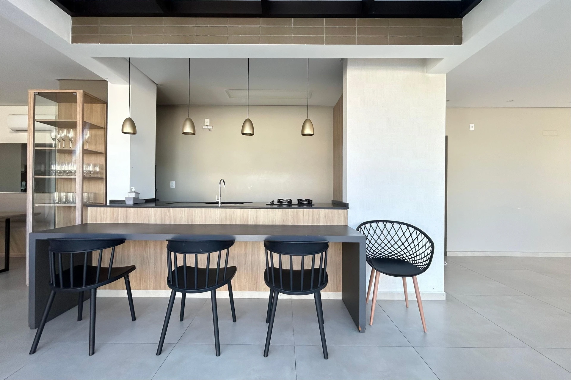 3-bedroom apartment with a grill on the balcony — photo 31