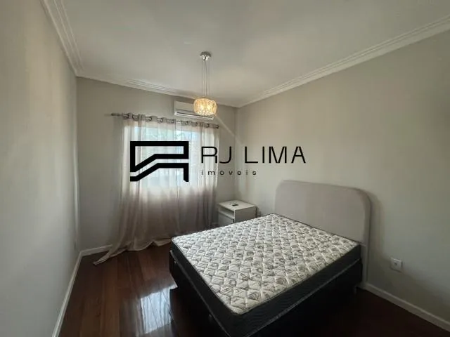 5-bedroom house with a walk-in closet in Rio de Janeiro — photo 25