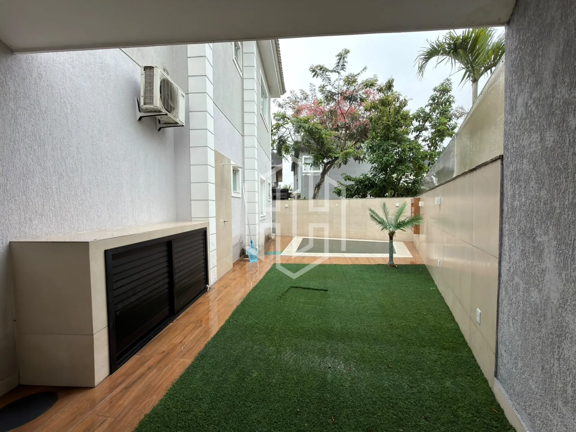 House, 220 m², with a grill on the balcony — photo 14