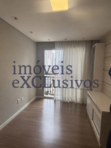 Wood or laminate floors in a 2-bedroom apartment, 48 m² — photo 4