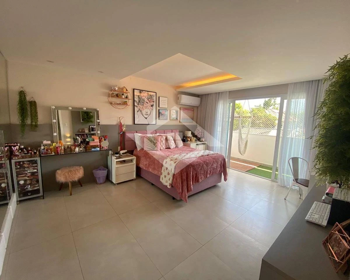 6 quartos e banheira: casa de 1000 m² — photo 9