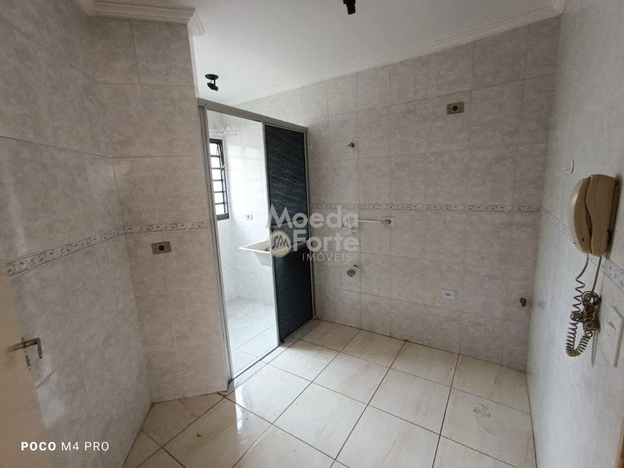 3-bedroom apartment with wood or laminate floors in Curitiba — photo 20
