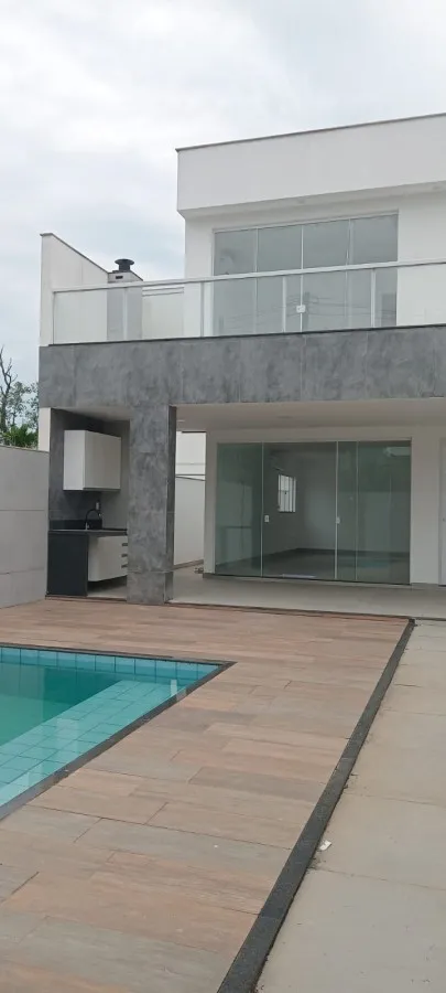 4 quartos e janelas do piso ao teto: casa de 260 m² — photo 15