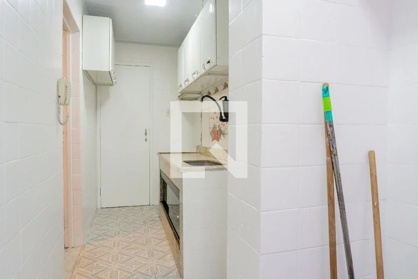 3-bedroom apartment in a building with a pool — photo 24