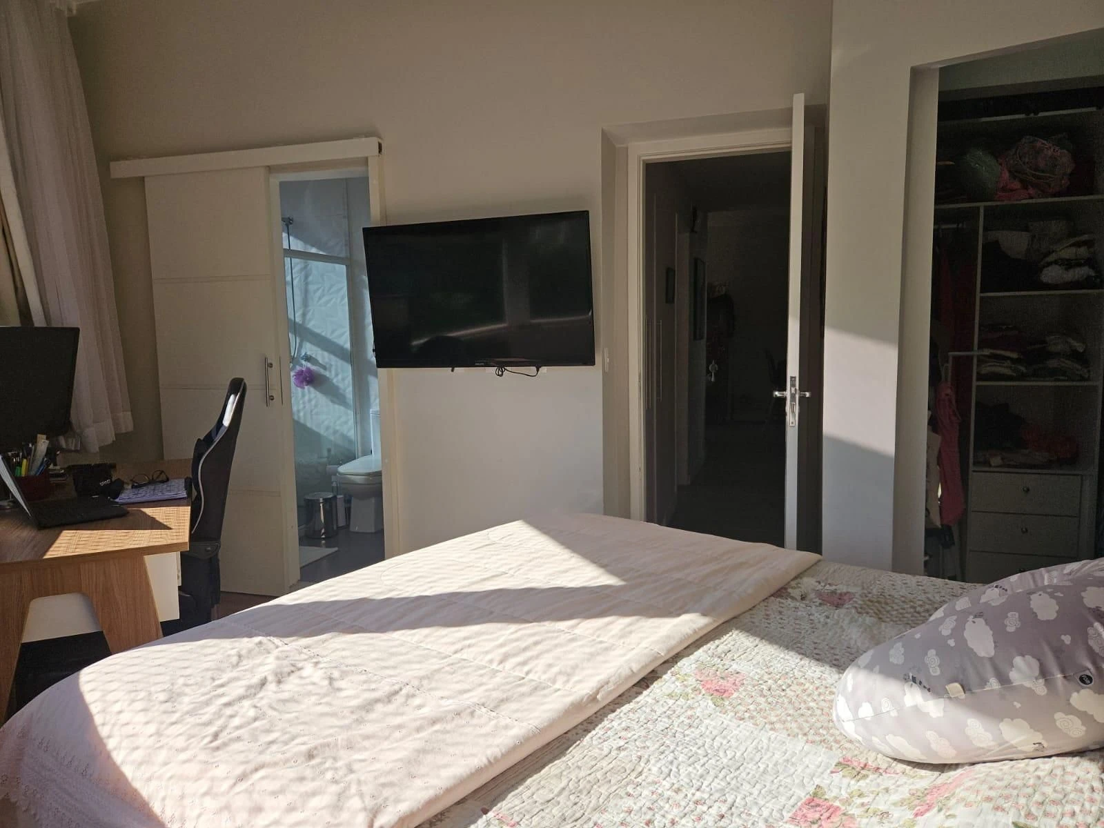 70 m² apartment with a walk-in closet and a home office — photo 11