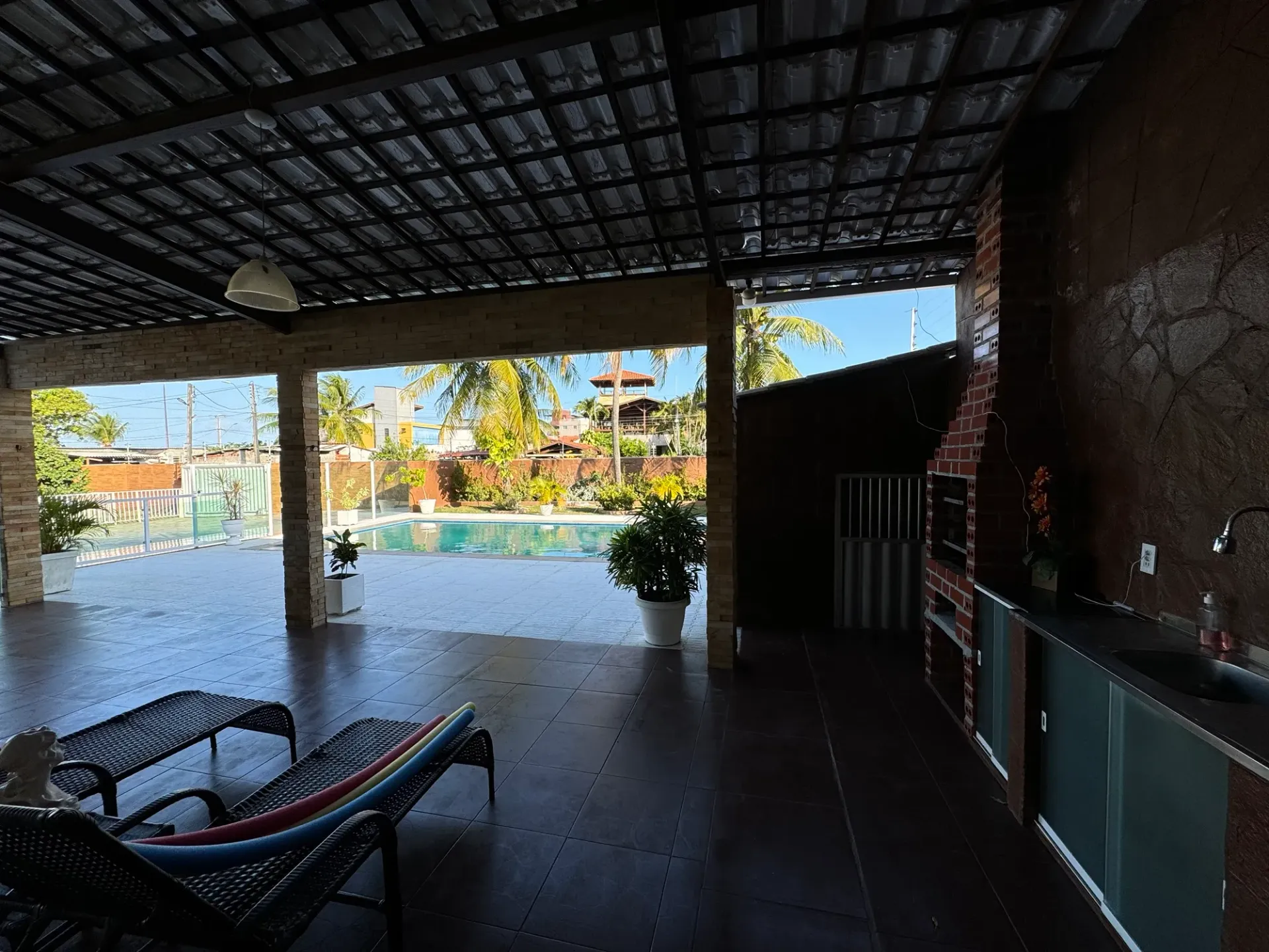 Furnished house with 5 en-suite bedrooms and private garden — photo 4