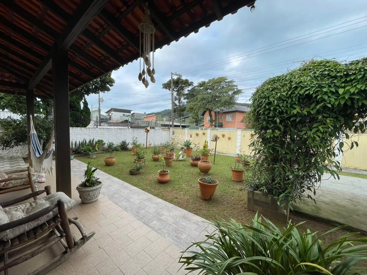 House with 5 bedrooms, 3 bathrooms and a private garden — photo 11