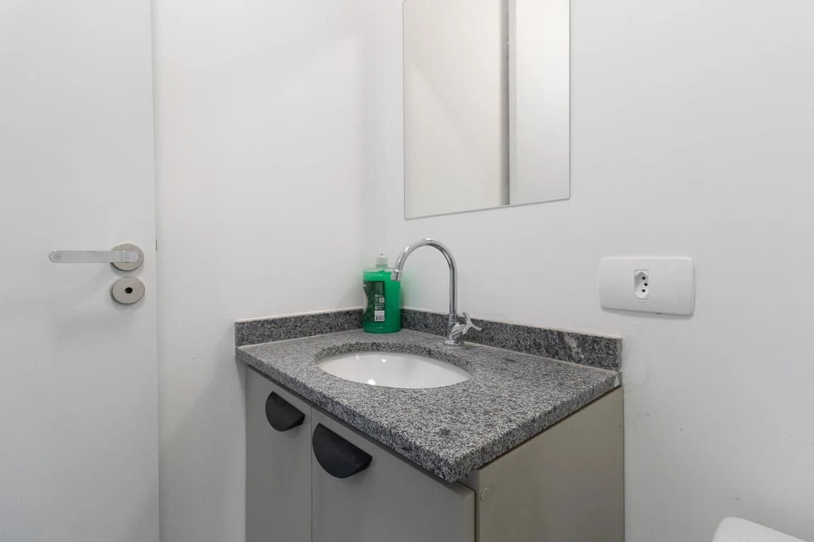 Furnished studio in a building with a gym — photo 13