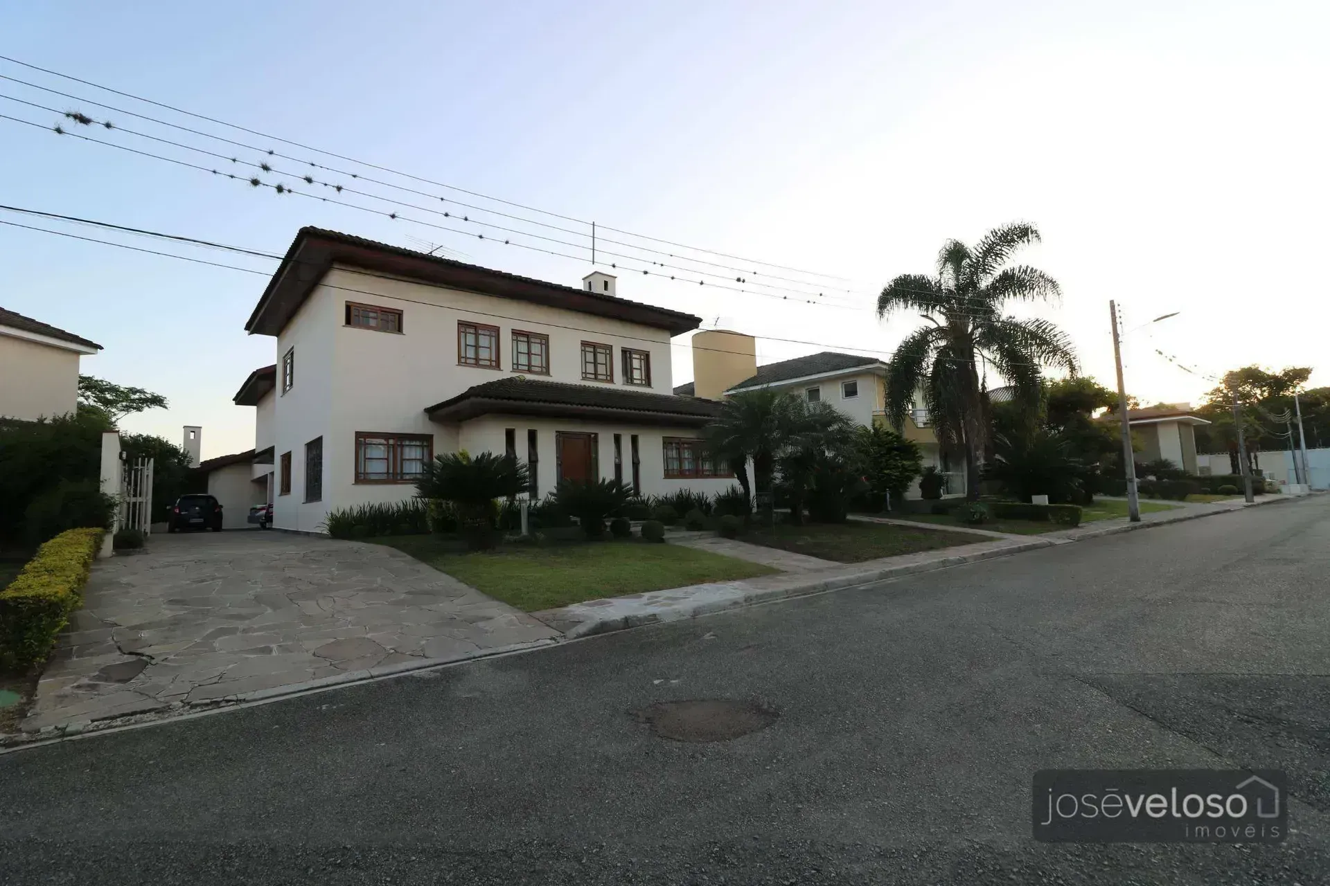 842 m² house with 6 bedrooms and a gas stove — photo 27