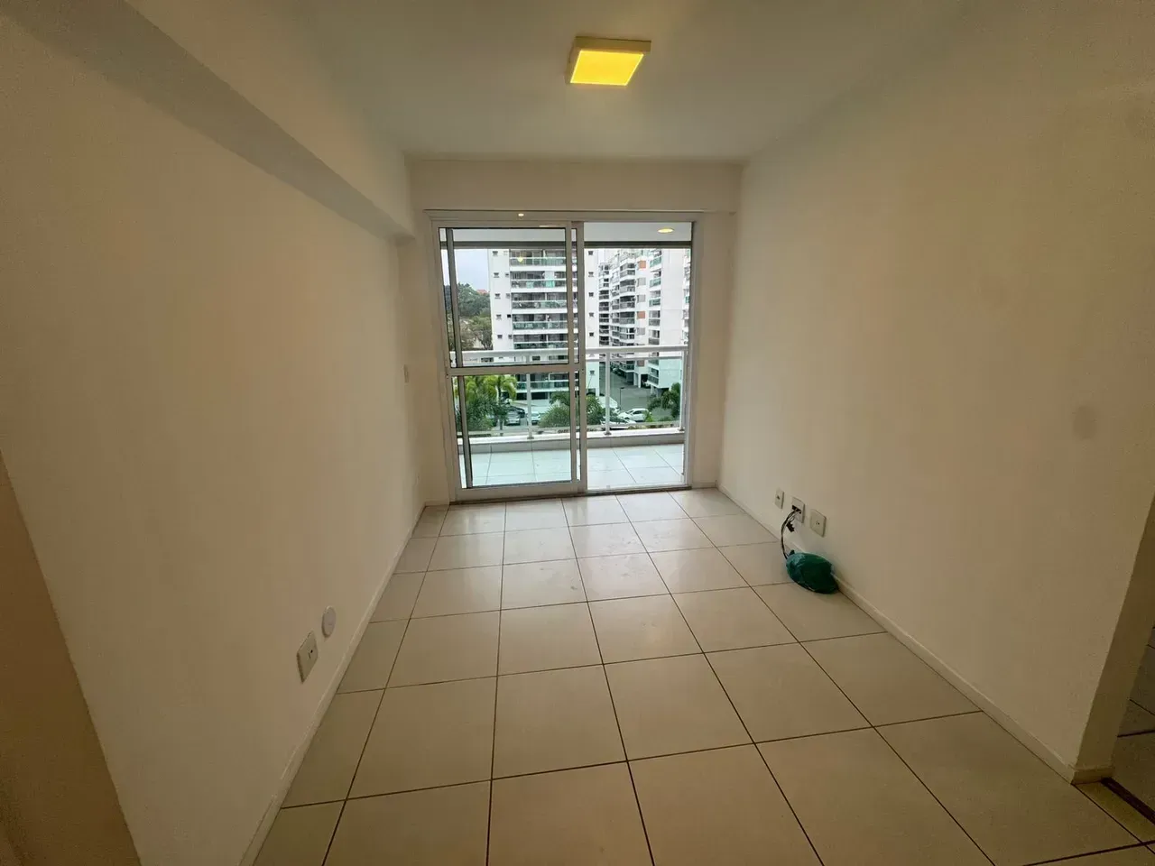 Apartment with 2 bathrooms and glass shower enclosures 61 m² — photo 3