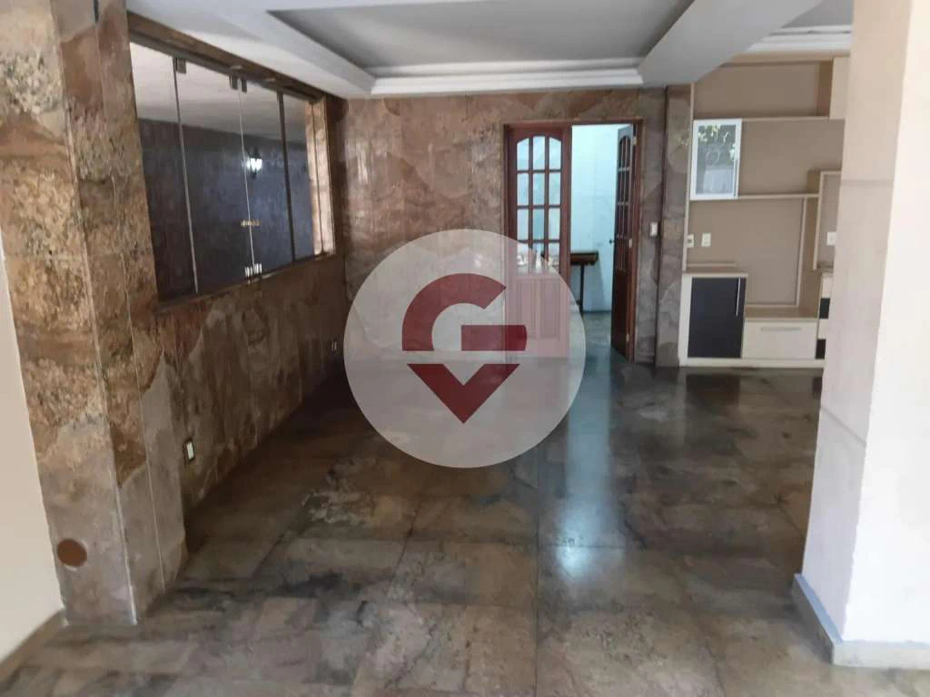4-bedroom house with 360 m² and a private outdoor area — photo 10