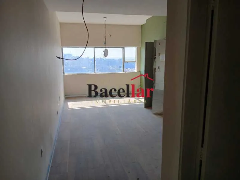 Apartamento de 1 quarto com janelas do piso ao teto, Centro — photo 16