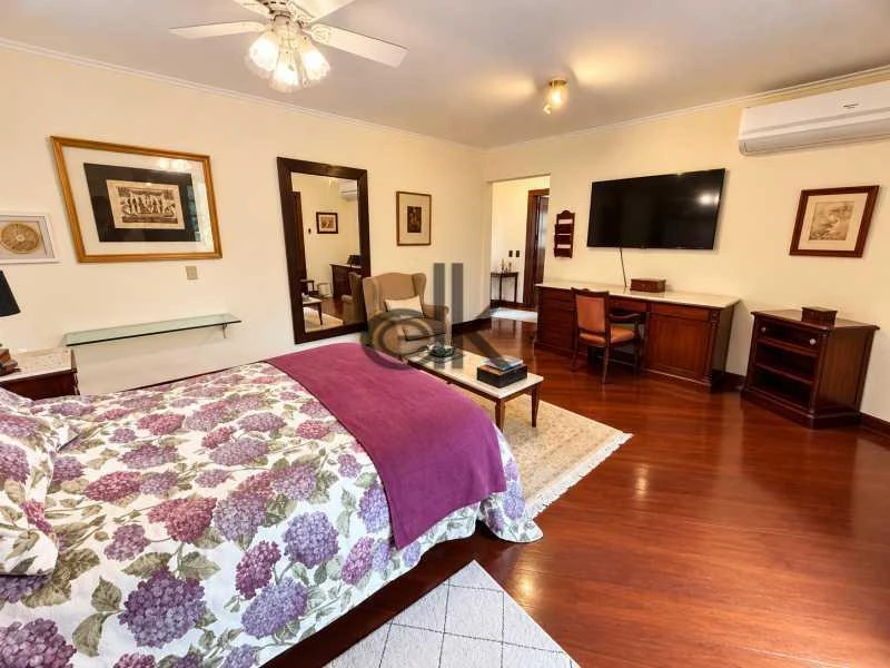 5-bedroom house with a home office — photo 25