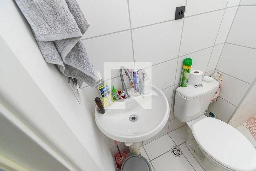 2-bedroom apartment in a building with a gym — photo 2