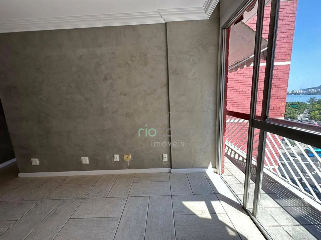 2-bedroom apartment with a suite and open views — photo 7