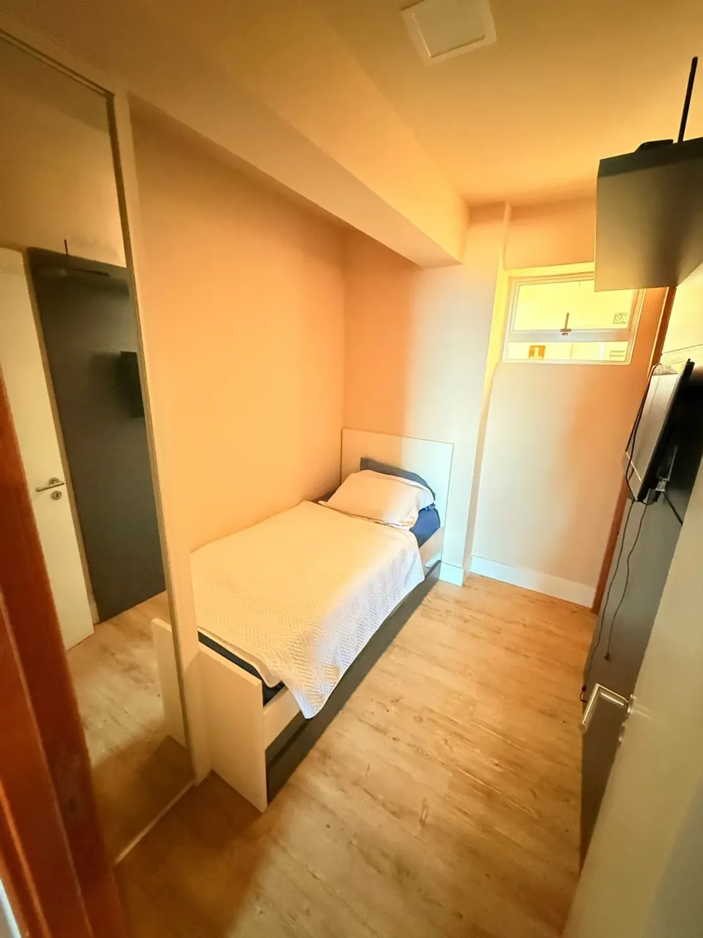 3-bedroom apartment in a building with a coworking space — photo 19