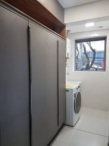 3-bedroom apartment with a glass-enclosed balcony — photo 8