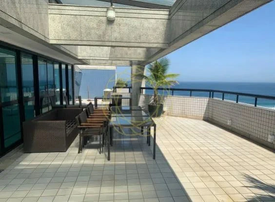 4-bedroom apartment with a water view — photo 9