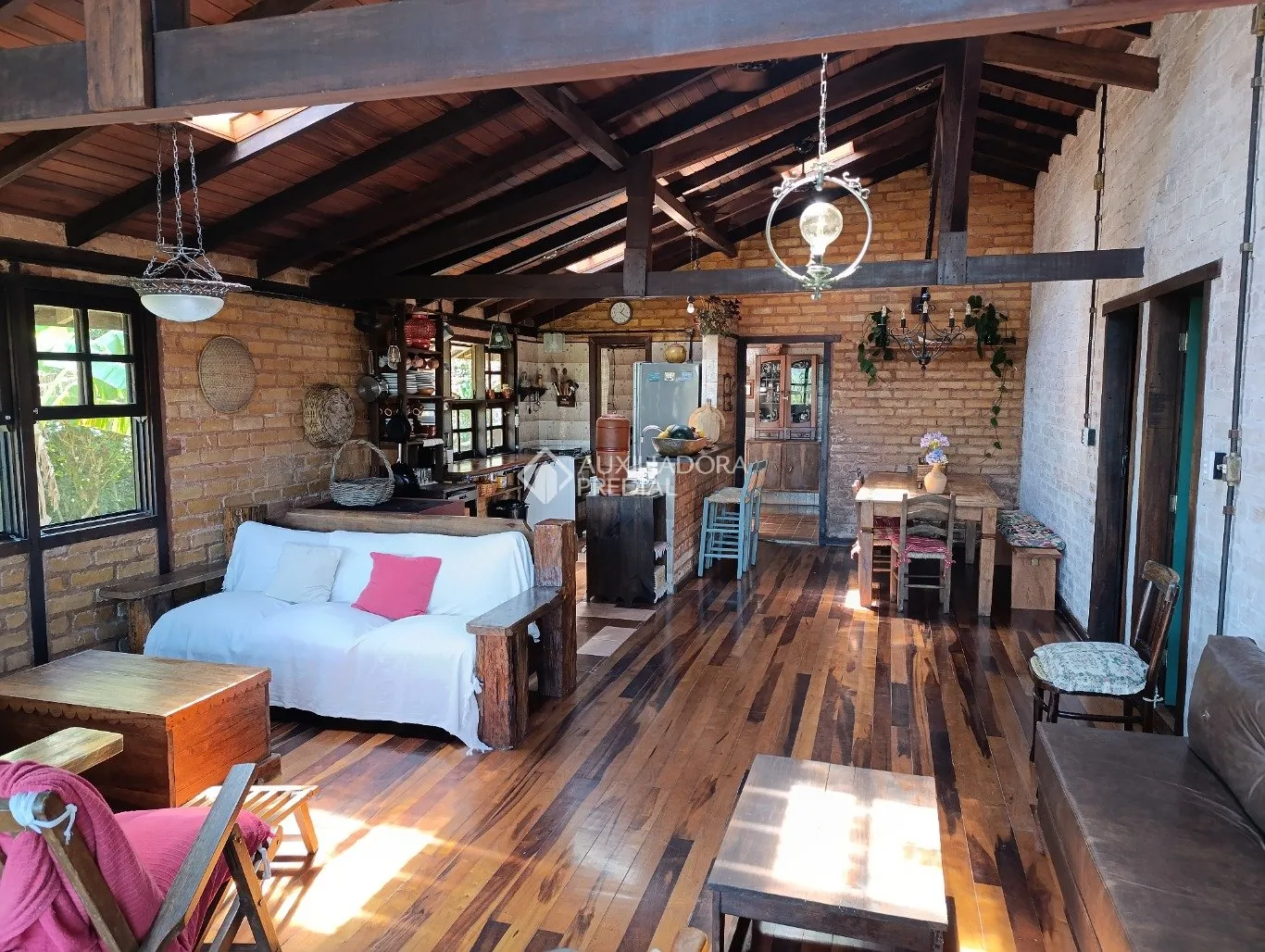 Furnished house with a balcony, 6 bedrooms and 3 baths — photo 38