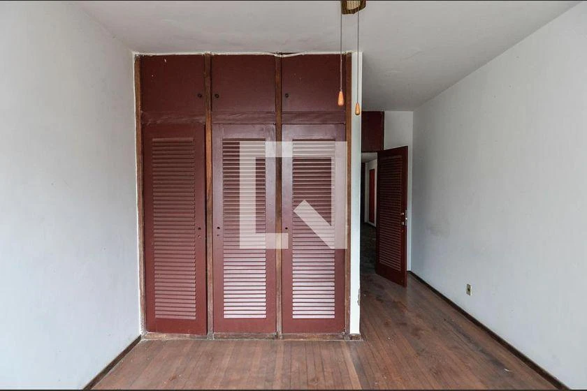 1000 m² house with 6 bedrooms and 1 en-suite — photo 37