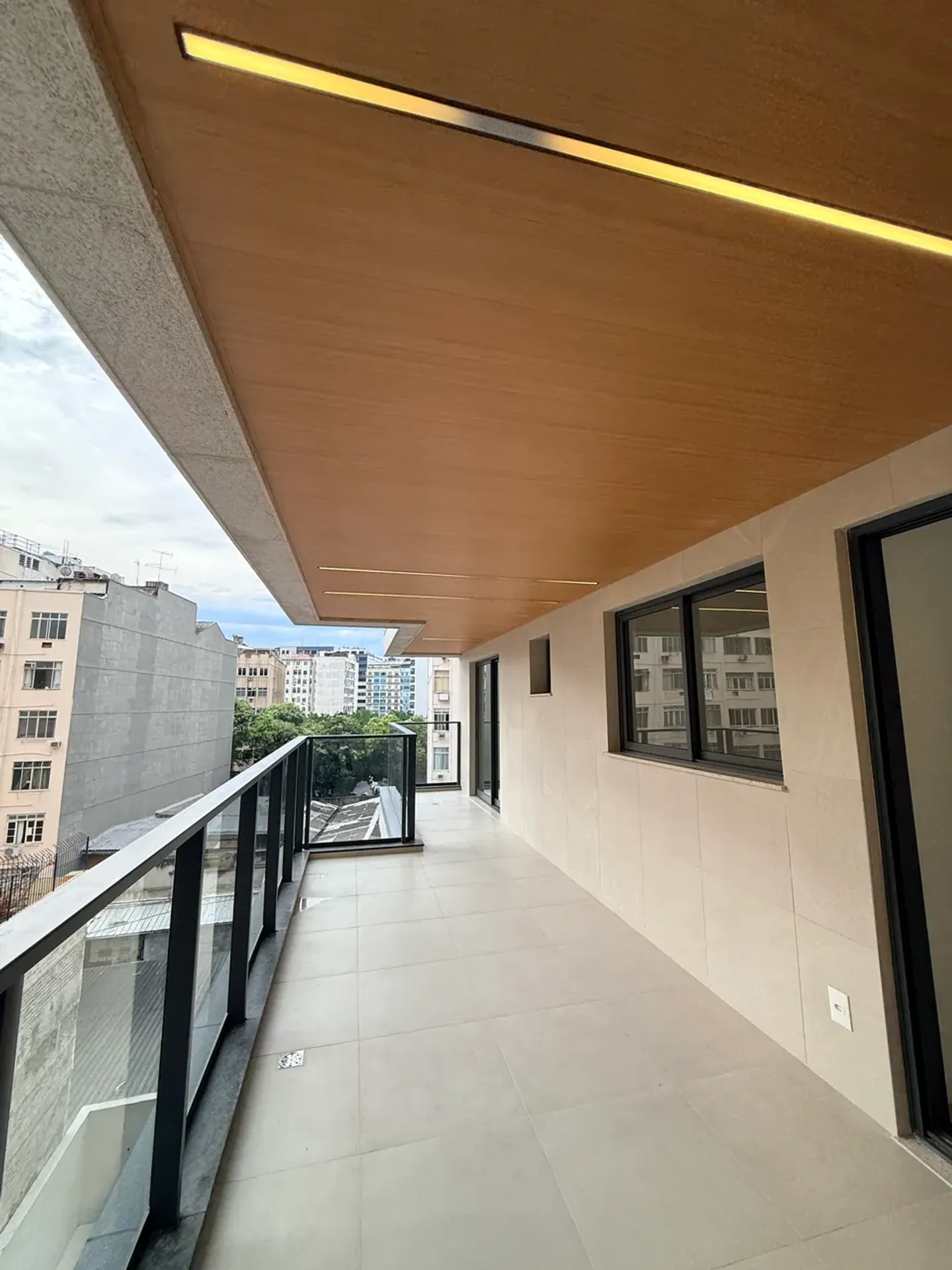 3-bedroom apartment with suite and 101 m² on the 6th floor — photo 36