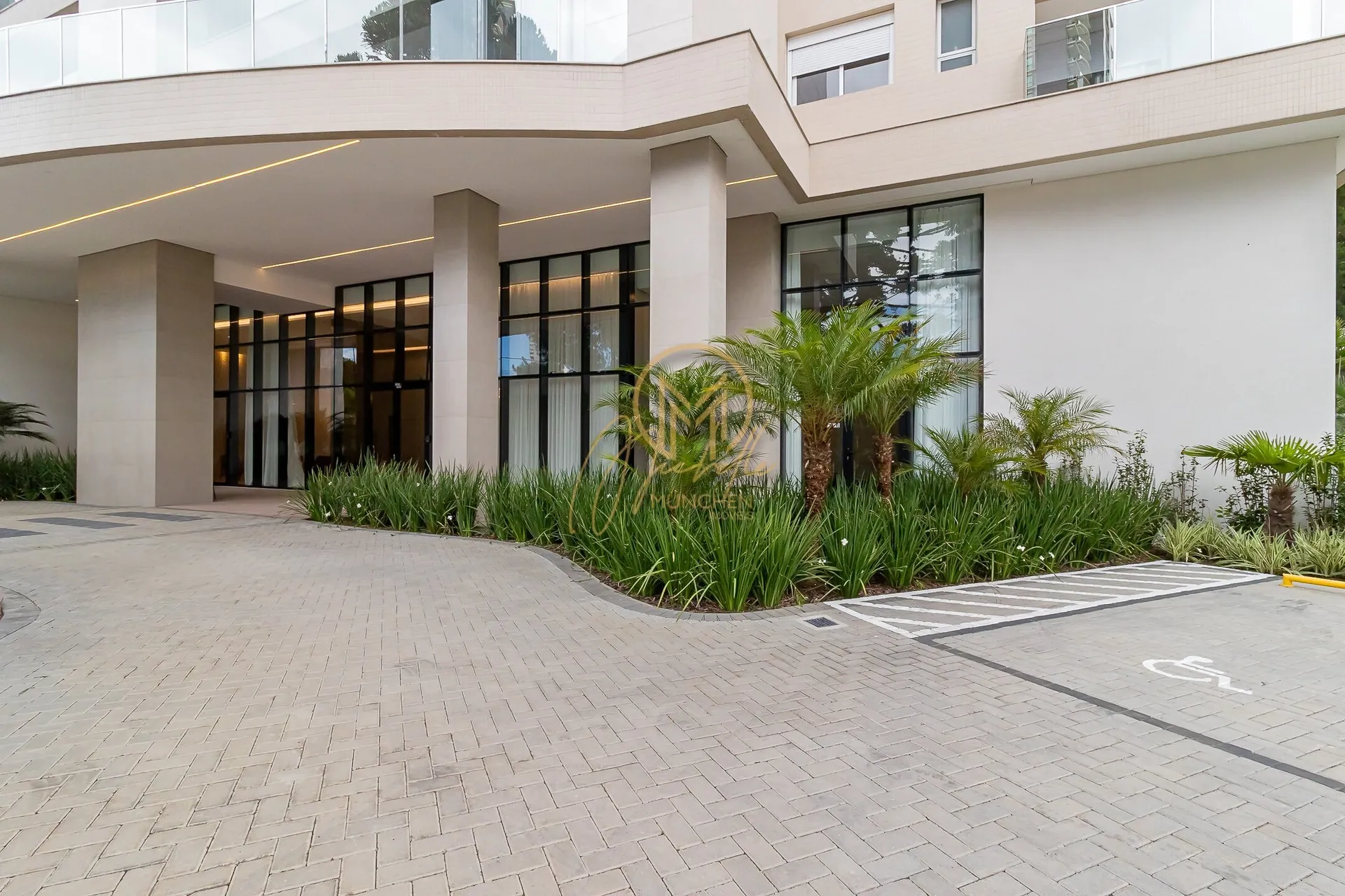 Furnished 462 m² apartment with 4 en-suite rooms — photo 103