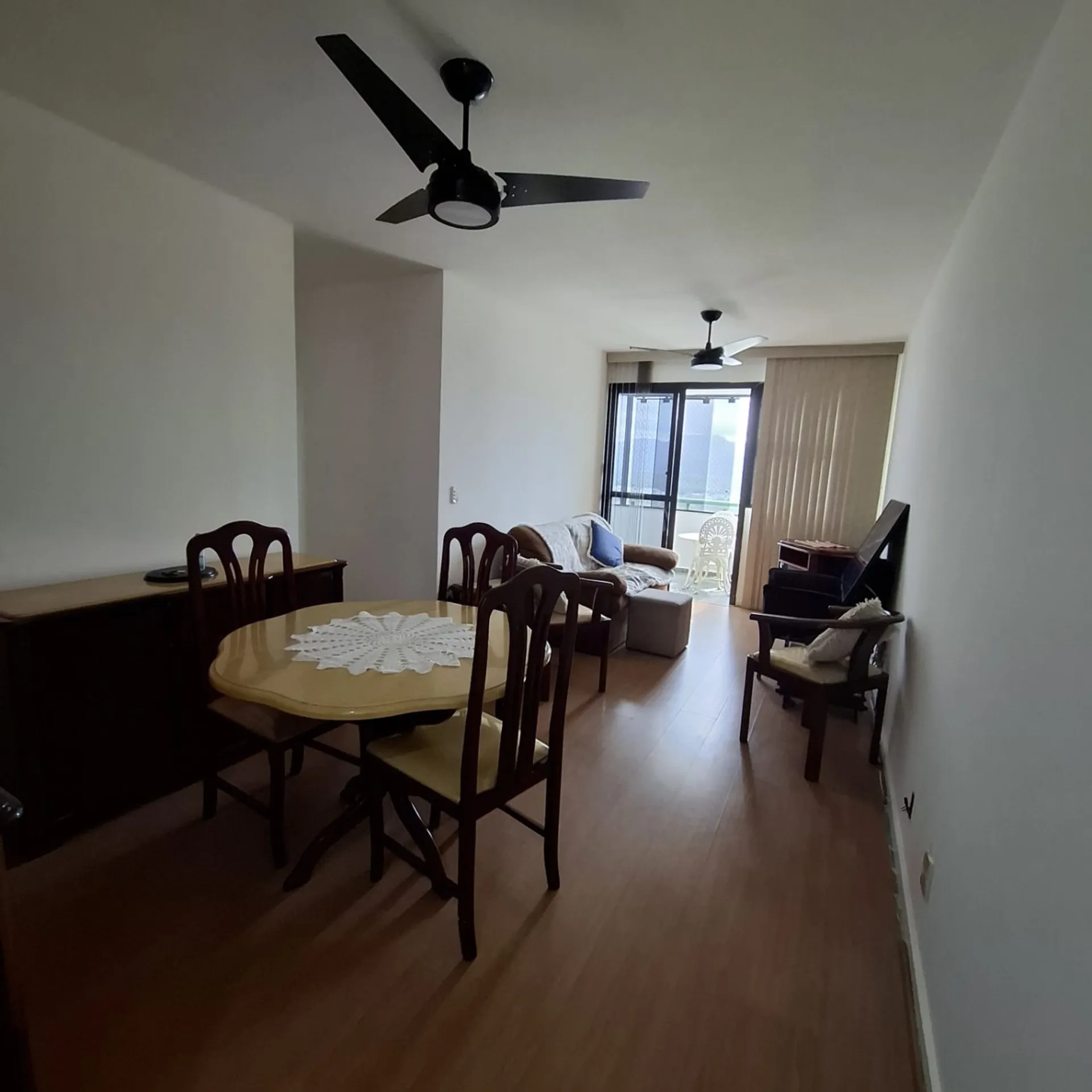 Departamento amueblado, 80 m², con balcón cerrado con vidrio