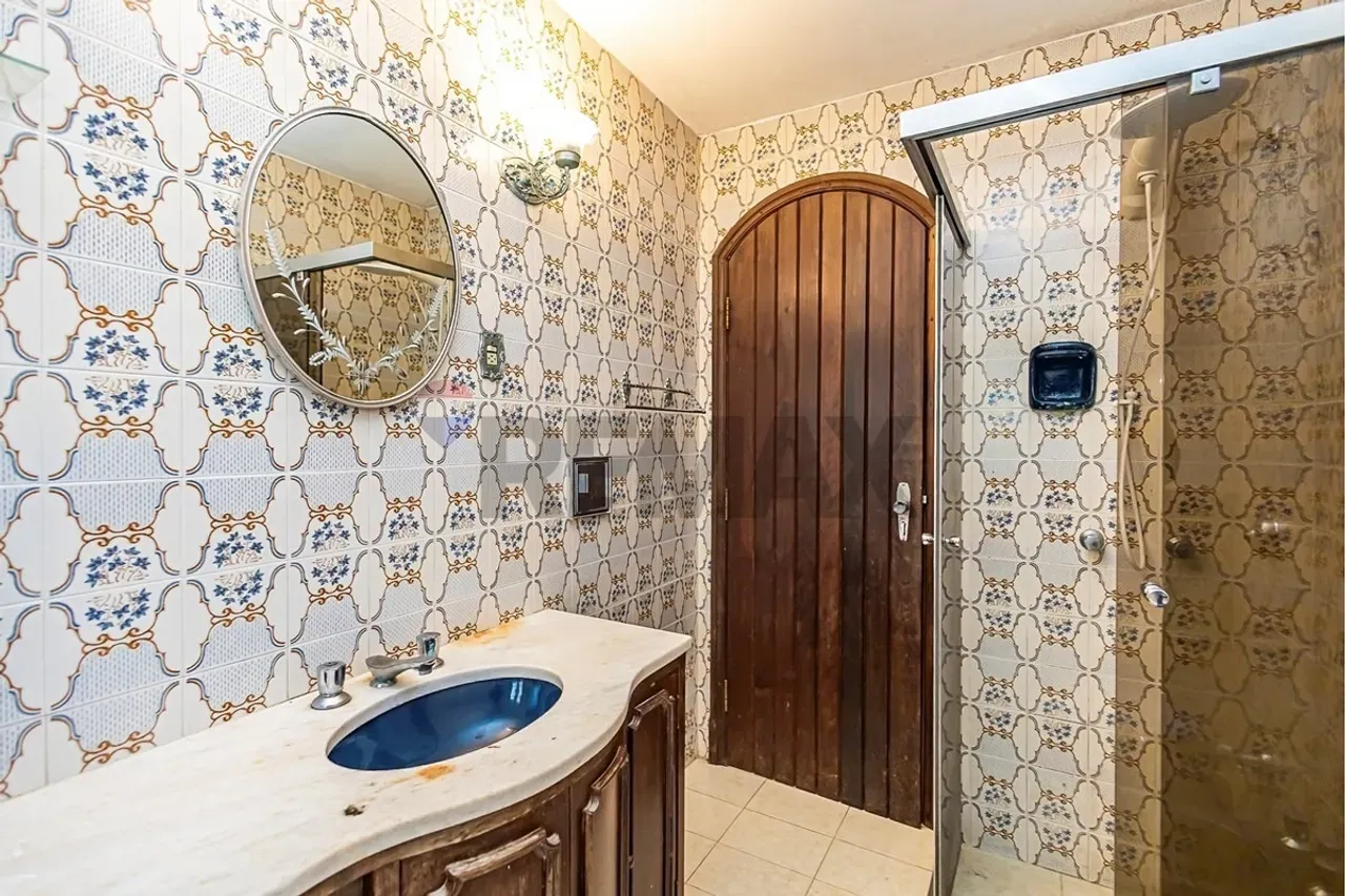 House with 3 bedrooms, 1 en-suite and private garden 309 m² — photo 25