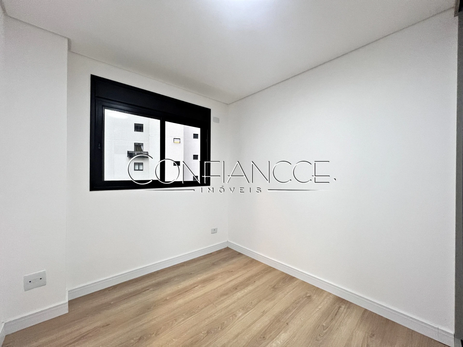 Квартира 68 м² з панорамними вікнами та власним басейном — photo 8