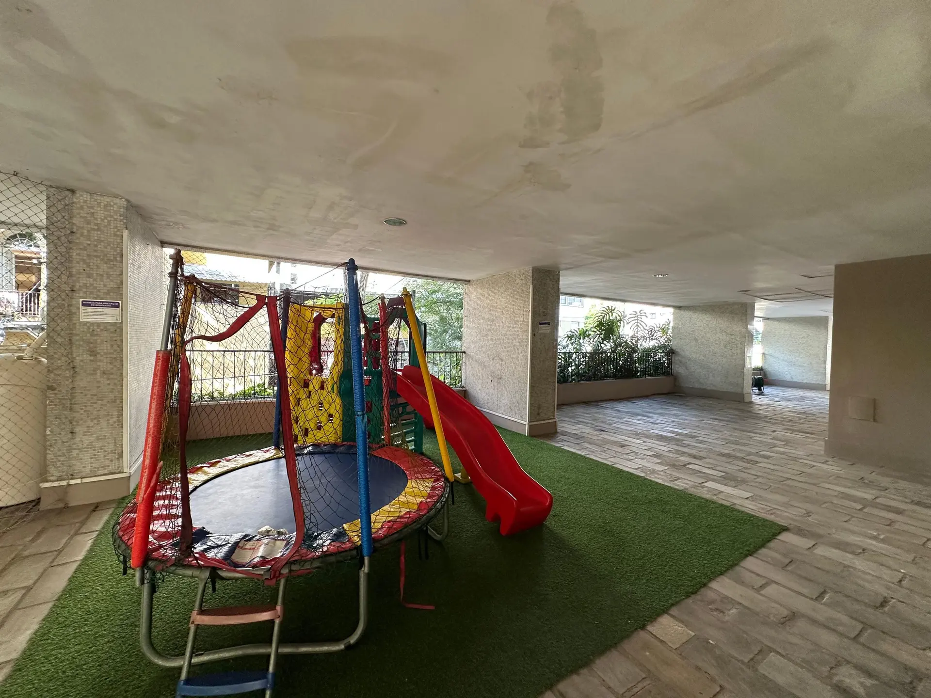 Квартира 82 м² із заскленим балконом та видом на гори — photo 26