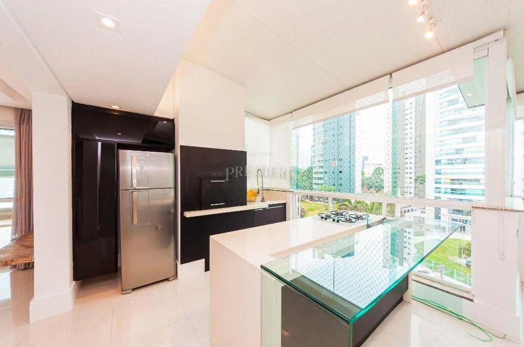3-bedroom apartment, 1 with its own bathroom, 192 m² — photo 38