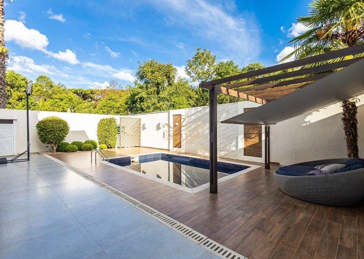 House with 4 bedrooms and balcony grill, 380 m²
