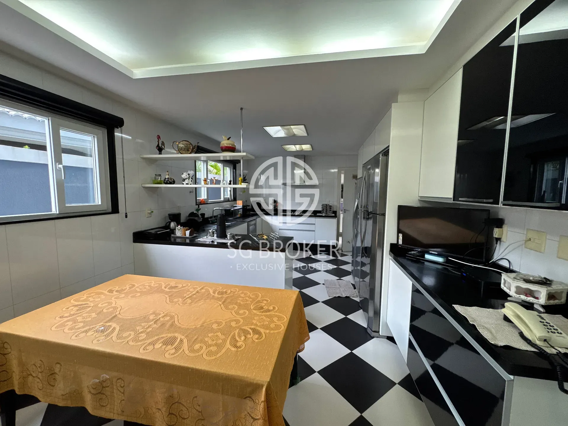 Casa para locação com 5 quartos e churrasqueira na varanda — photo 68