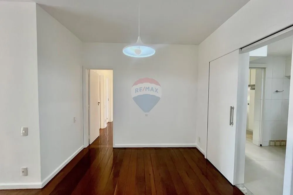 3-bedroom apartment with a mountain view in Rio de Janeiro — photo 38