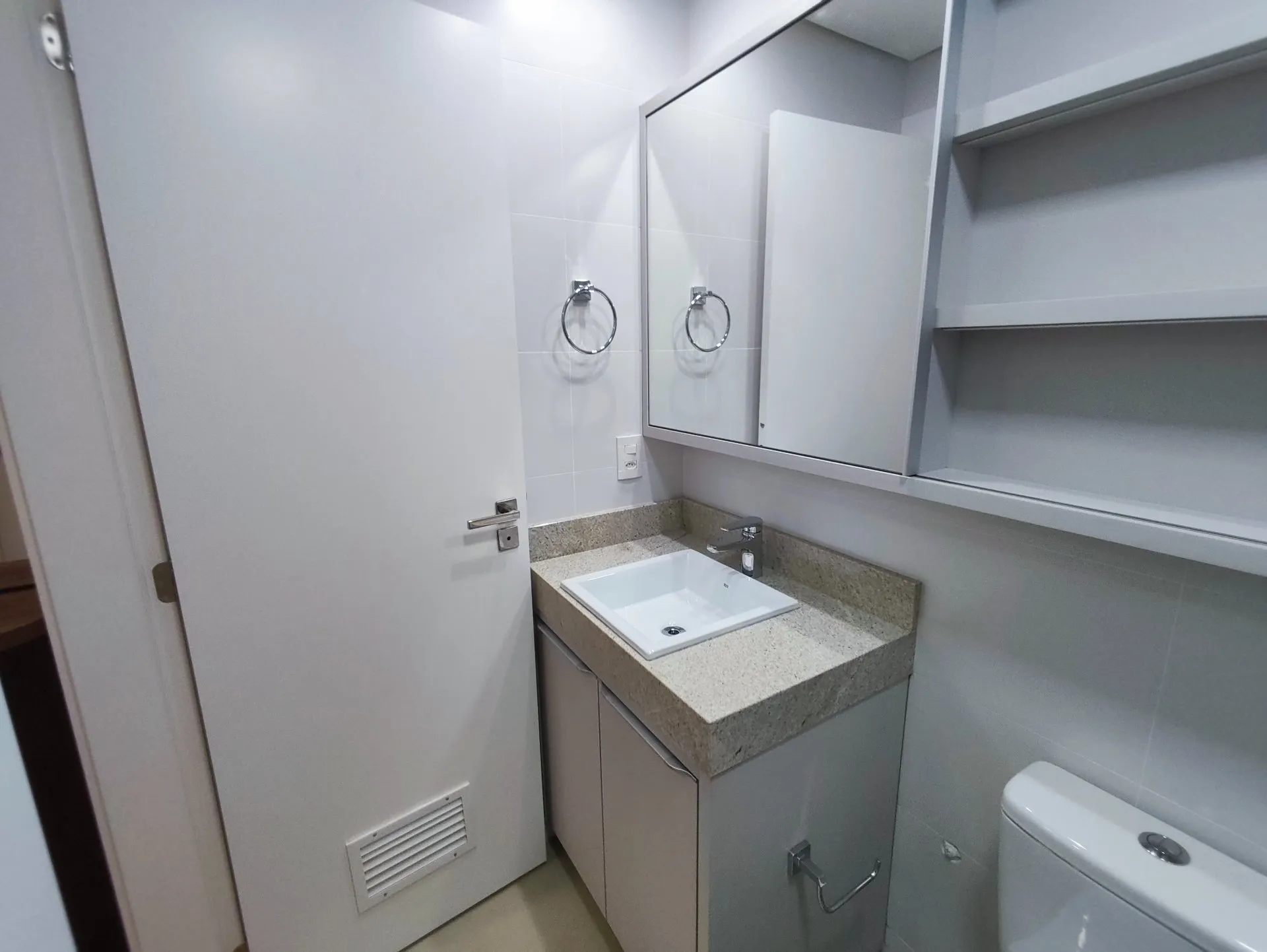 One-bedroom apartment in a building with a heated pool — photo 19